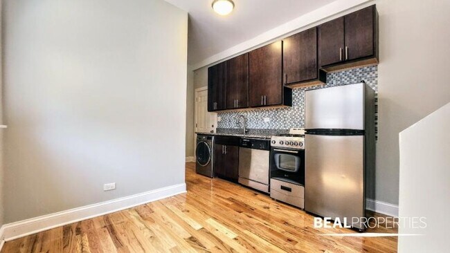 Building Photo - 0 bedroom in CHICAGO IL 60657