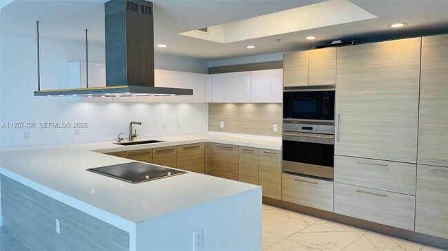 Building Photo - 17301 Biscayne Blvd