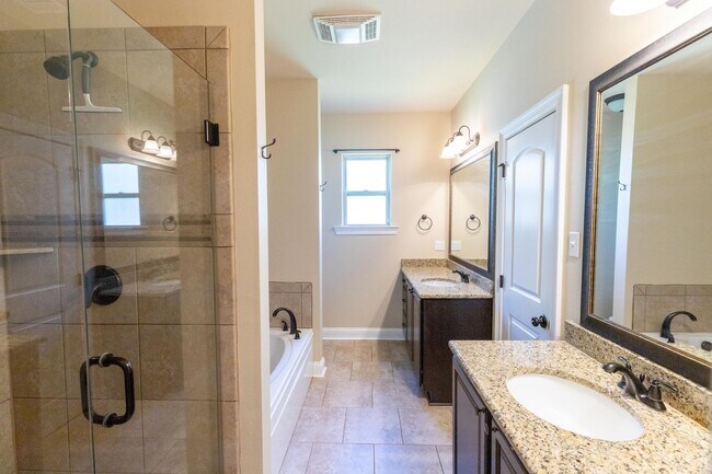Foto del edificio - BEAUTIFUL RENTAL IN GATED COMMUNITY!