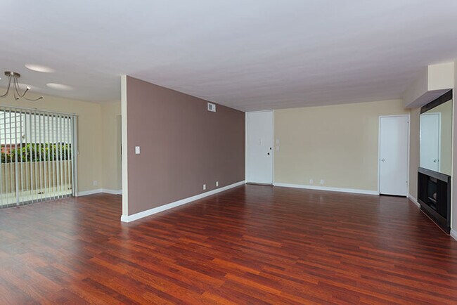 Building Photo - 420 Fairview Ave