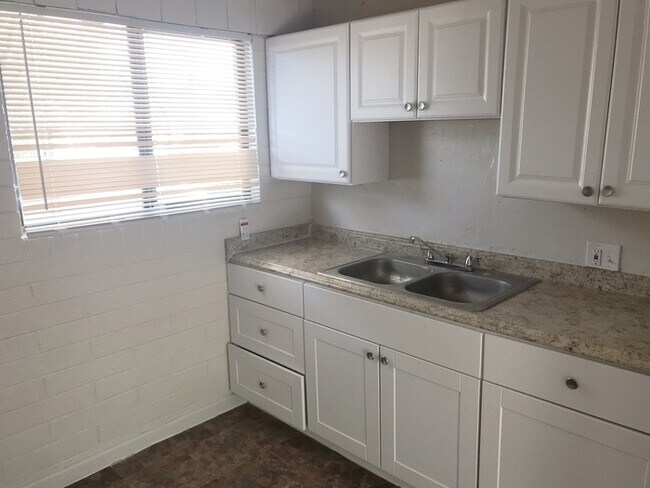 Building Photo - 1022 N. Palo Verde Blvd #G