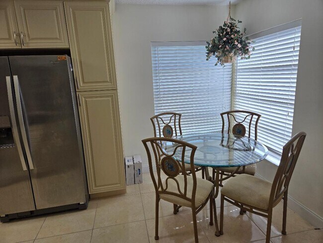 Building Photo - 13849 Royal Palm Ct