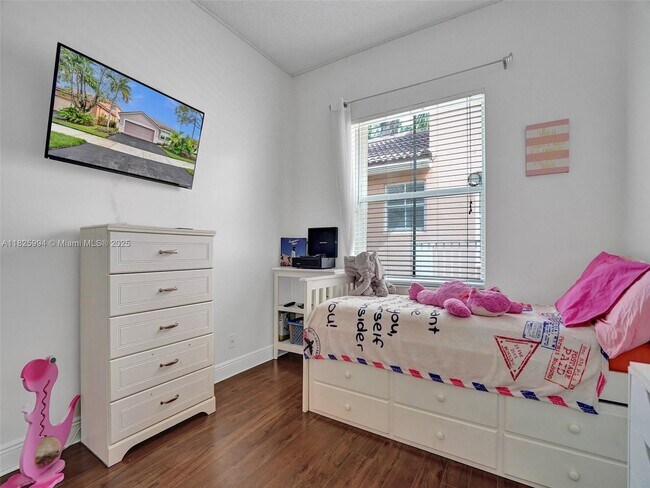 Building Photo - 938 Bluewood Ter