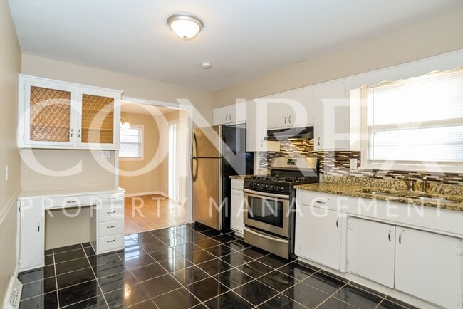Building Photo - Beautiful 3 Bedroom with Finished Basement!