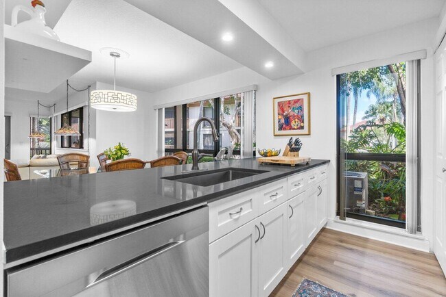 Foto del edificio - 401 Brackenwood Ln S