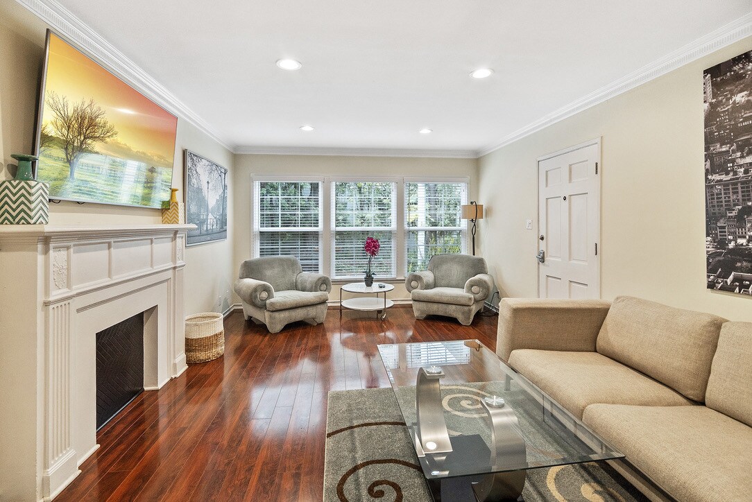 Foto principal - 9641 W Olympic Blvd