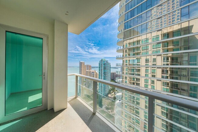 Foto del edificio - 300 S BISCAYNE Blvd