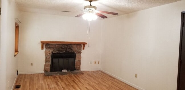 Building Photo - 3 br, 2 bath House - 1506 Canyon St