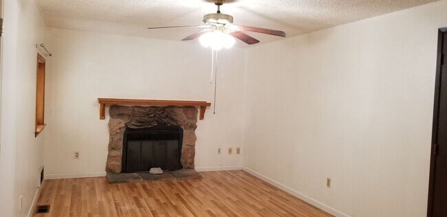 Foto del edificio - 3 br, 2 bath House - 1506 Canyon St