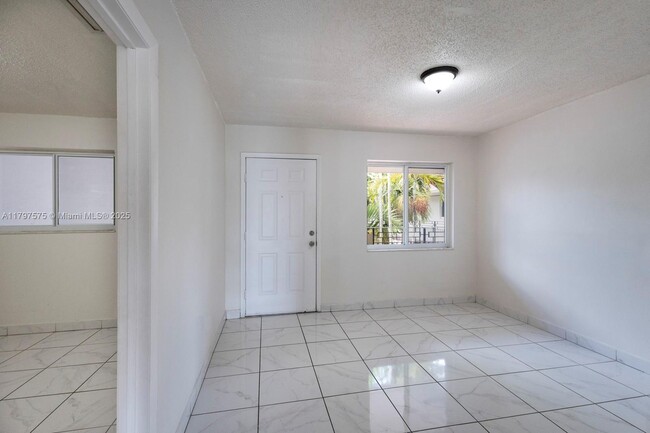Foto del edificio - 11491 NW 2nd St