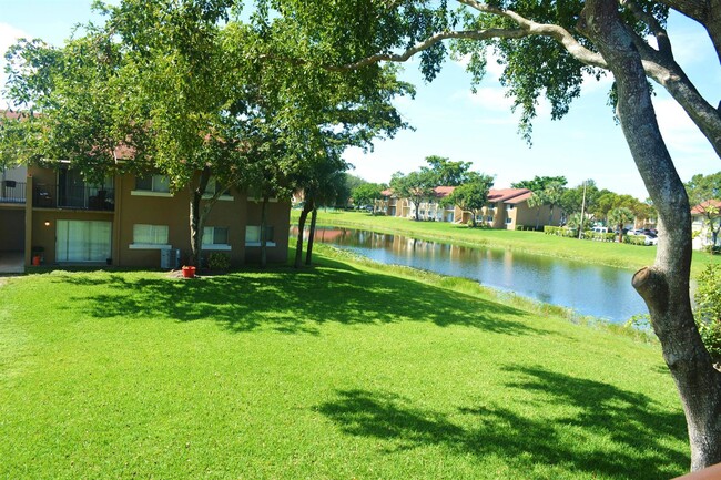 Foto del edificio - 1167 N Benoist Farms Rd