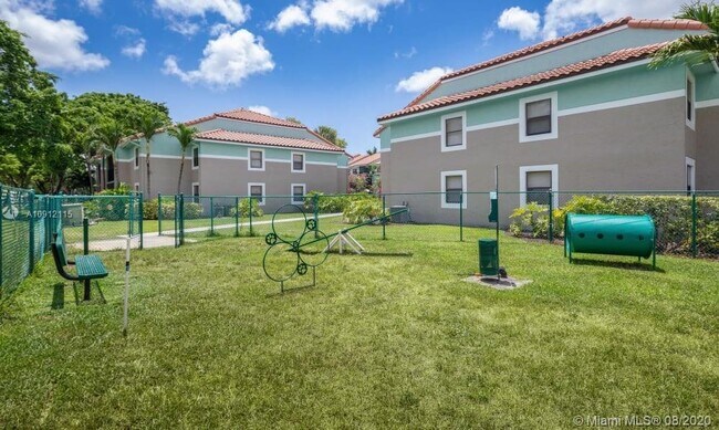 Building Photo - 730 S Park Rd