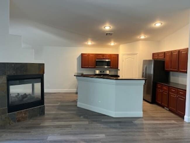 Building Photo - Beautiful Spacious Single story Home in Allen Manor