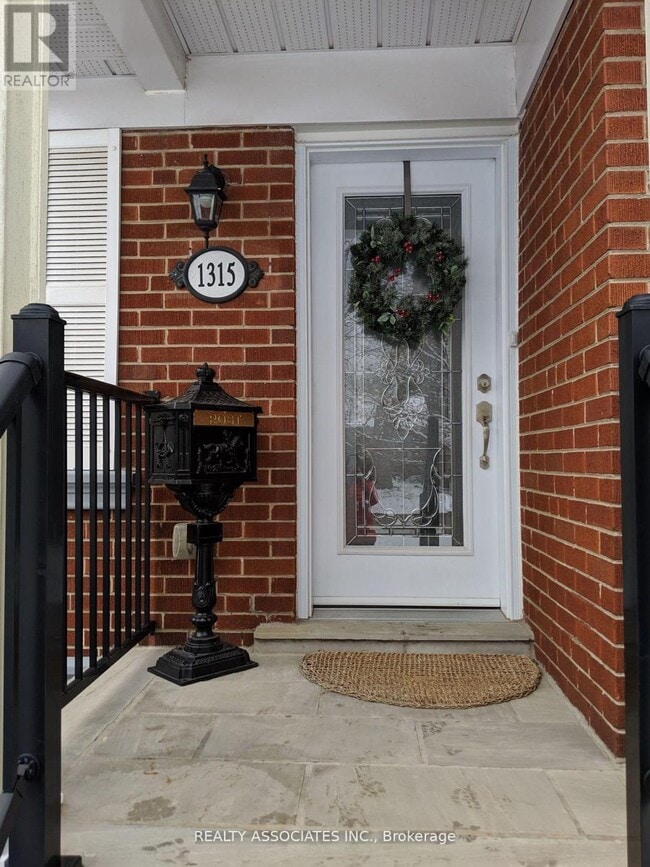 Building Photo - 1315 Crossfield Bend