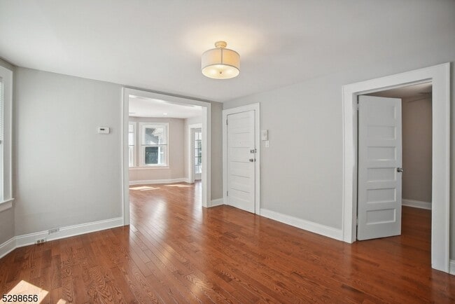 Building Photo - 501 Valley St