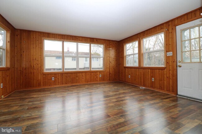 Building Photo - 1455 John Clark Rd