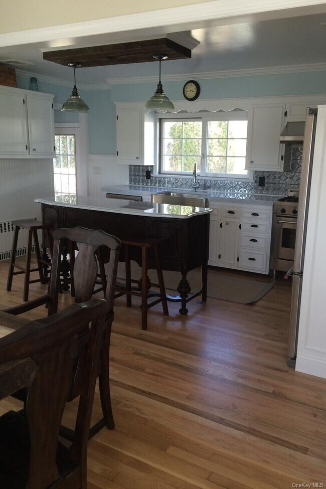 Foto del edificio - 56 Seaman Rd