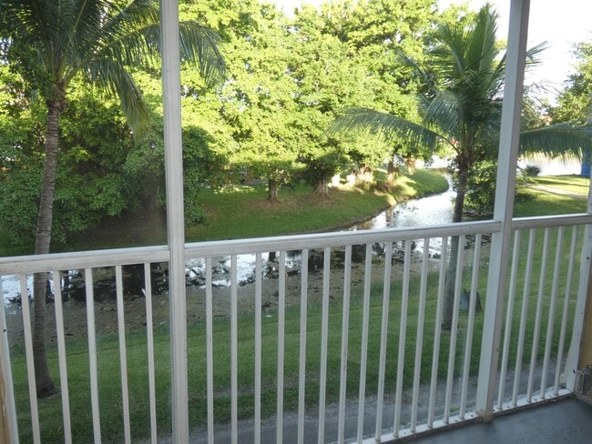 Foto del edificio - 5740 Rock Island Rd