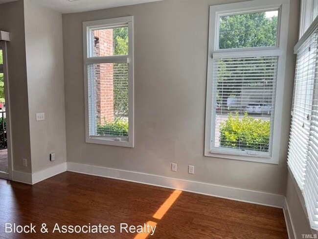 Building Photo - 2 br, 1.5 bath House - 244 William Drummon...