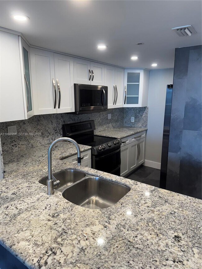 Foto del edificio - 1717 N Bayshore Dr