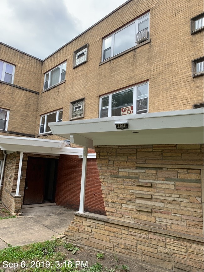 Building Photo - 11410 S Western Ave