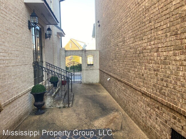 Foto del edificio - 4 br, 4.5 bath House - 2504 Capitol Street