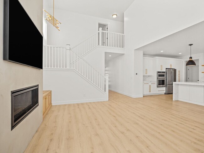 Foto del edificio - 5 Bed / 3.5 Bath Home in Saratoga Springs – Spacious Living Near Utah Lake