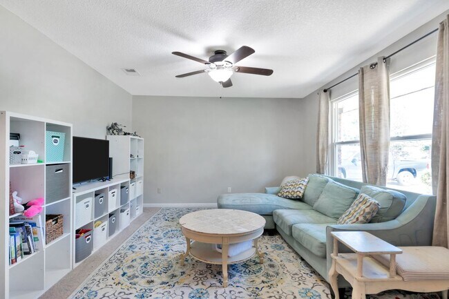 Foto del edificio - 1126 Coral Dr