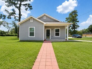 Building Photo - 6606 E Crosstimbers St