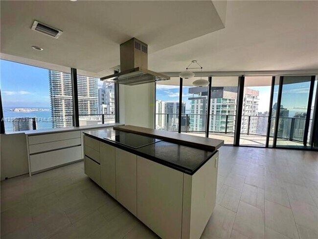 Building Photo - 1000 Brickell Plaza