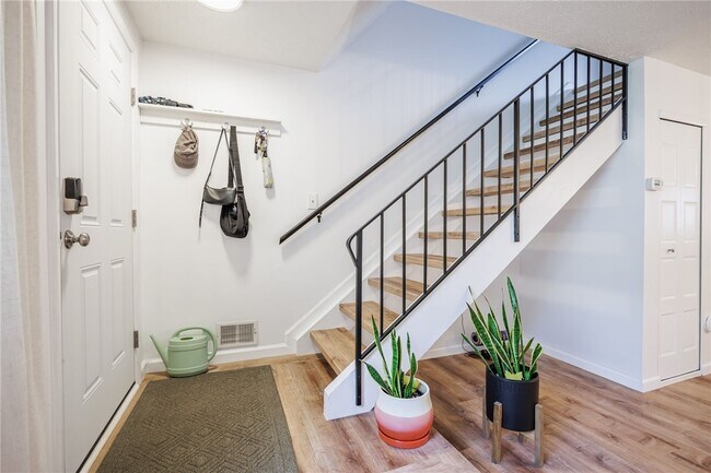 Foto del edificio - 678 Eastbrooke Ln