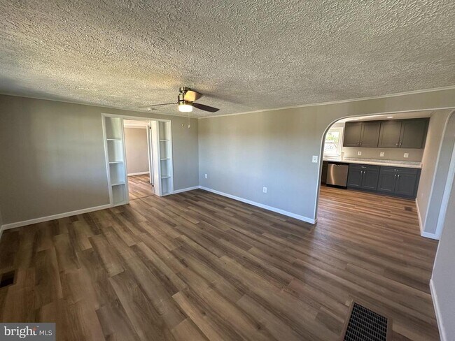 Foto del edificio - 938 Forrest Dr