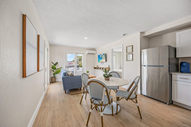 Building Photo - 637 S Orlando Ave