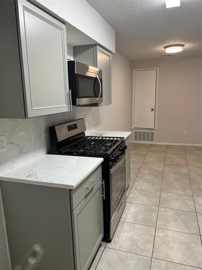 Building Photo - 2108 Redwing Way