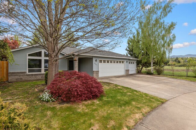 Building Photo - 2247 Martin Dr