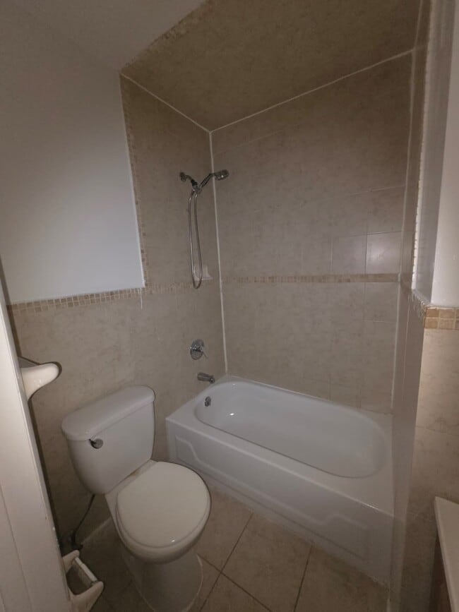 Building Photo - 554 Avenue C
