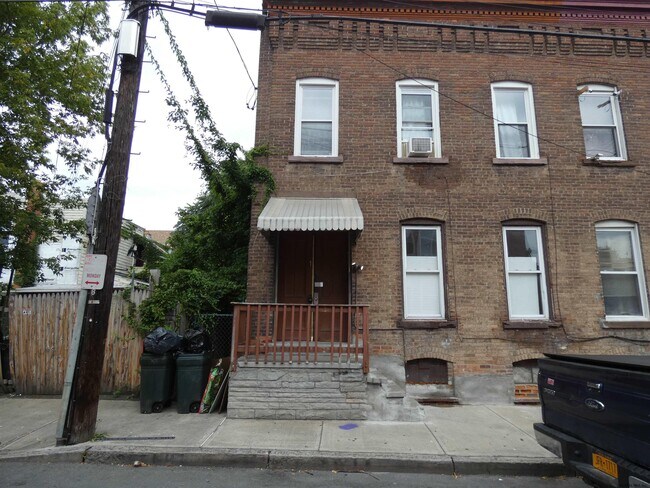 Building Photo - 1 Glen Ave