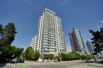 Building Photo - 161 W Georgia St