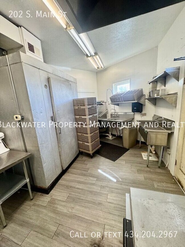 Foto del edificio - 202 S Main St