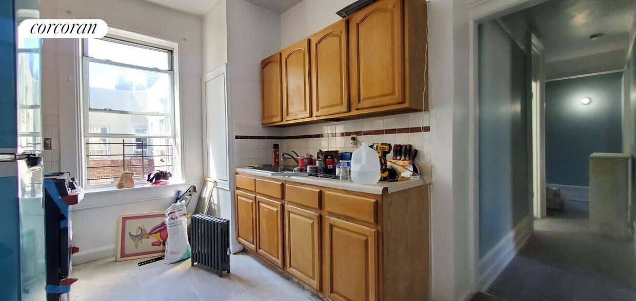 Primary Photo - 2409 Grand Ave