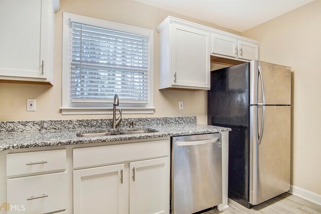 Foto del edificio - 2796 Green Trail Dr