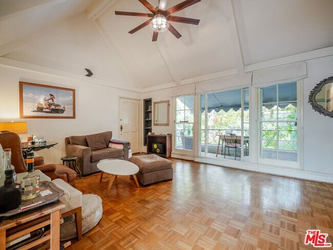 Foto del edificio - 1321 Hayworth Ave