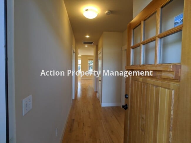 Building Photo - 161 Craftsman Ct
