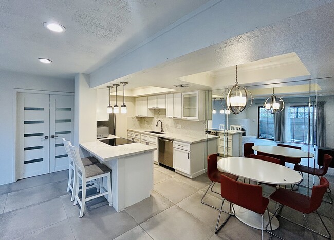 Building Photo - 7557 N Dreamy Draw Dr