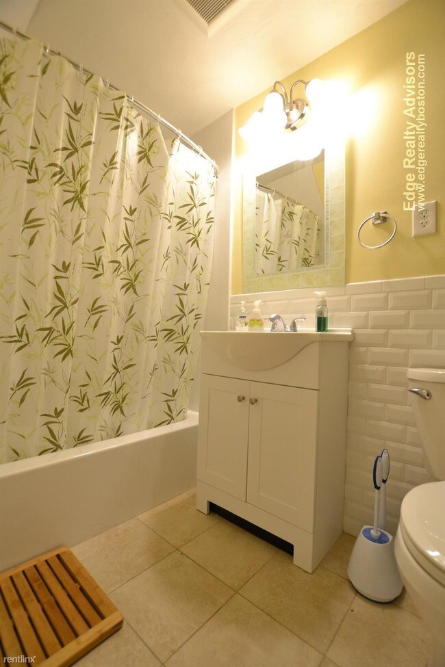 Building Photo - 4 br, 2 bath Apartment - 35 Palmer St # Rr