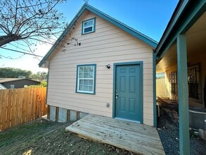 Building Photo - 222 Highview Dr