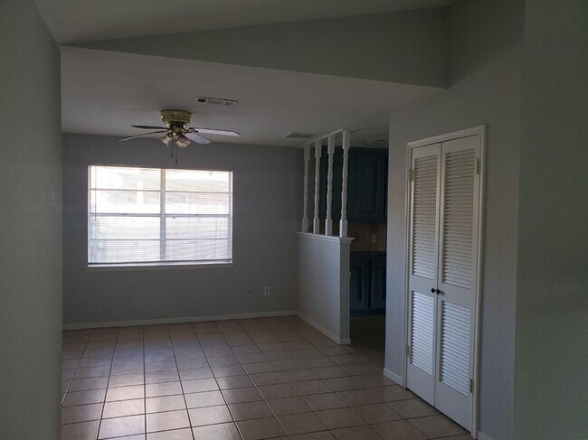 Foto del edificio - 15722 Echo Canyon Dr