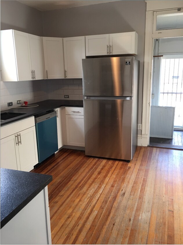 Primary Photo - 39 W Maple Ave