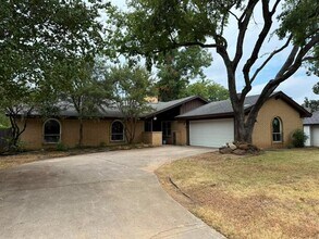 Building Photo - 7317 Yolanda Dr