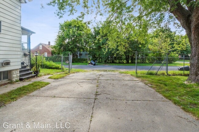 Building Photo - 2 br, 1 bath House - 17315 Windsor
